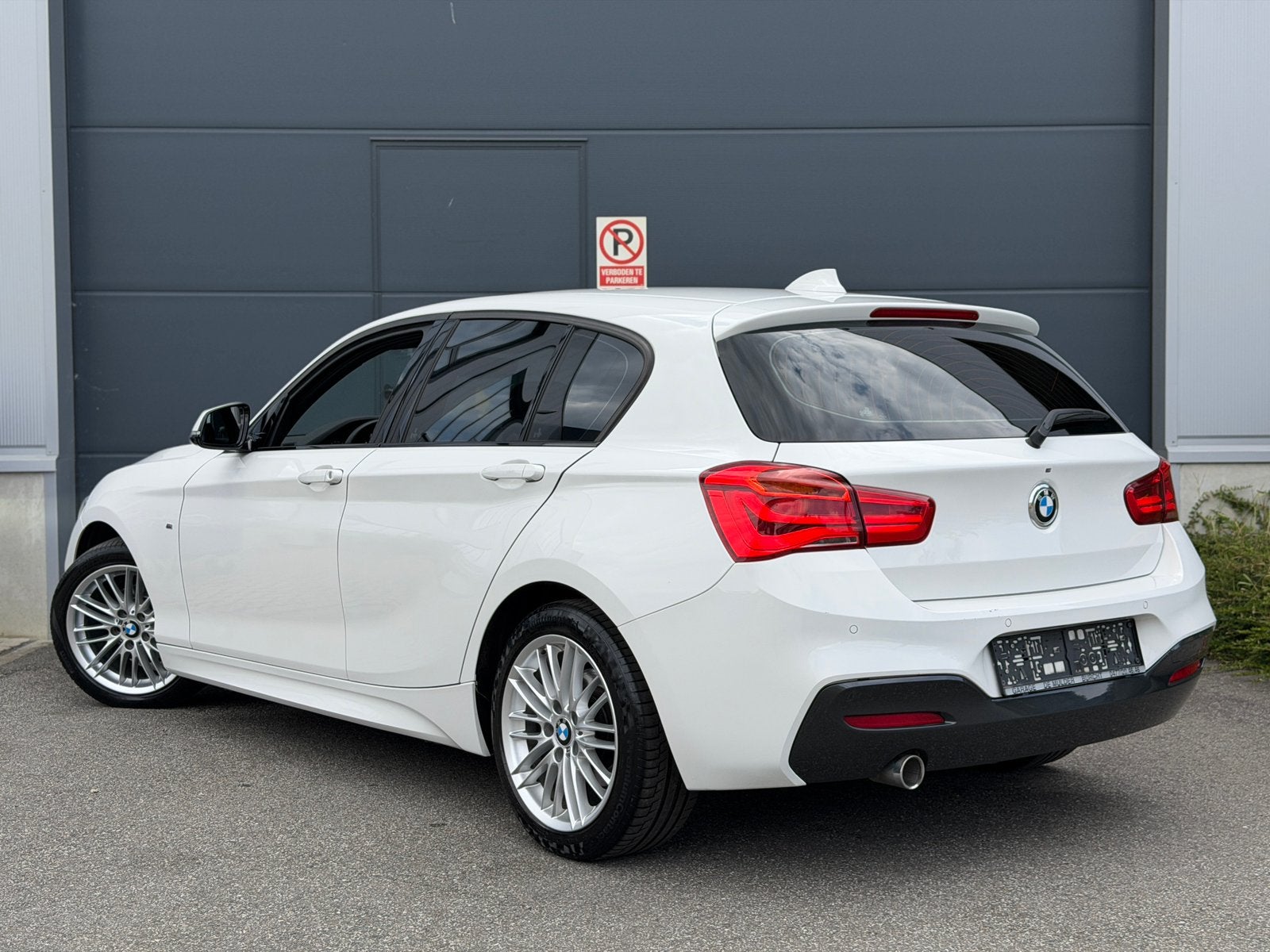 BMW 118i M Pack LCI*Led*Cruise controle*Trekhaak*Garantie, 100 kW, 1498 cc, Euro 6, Wit