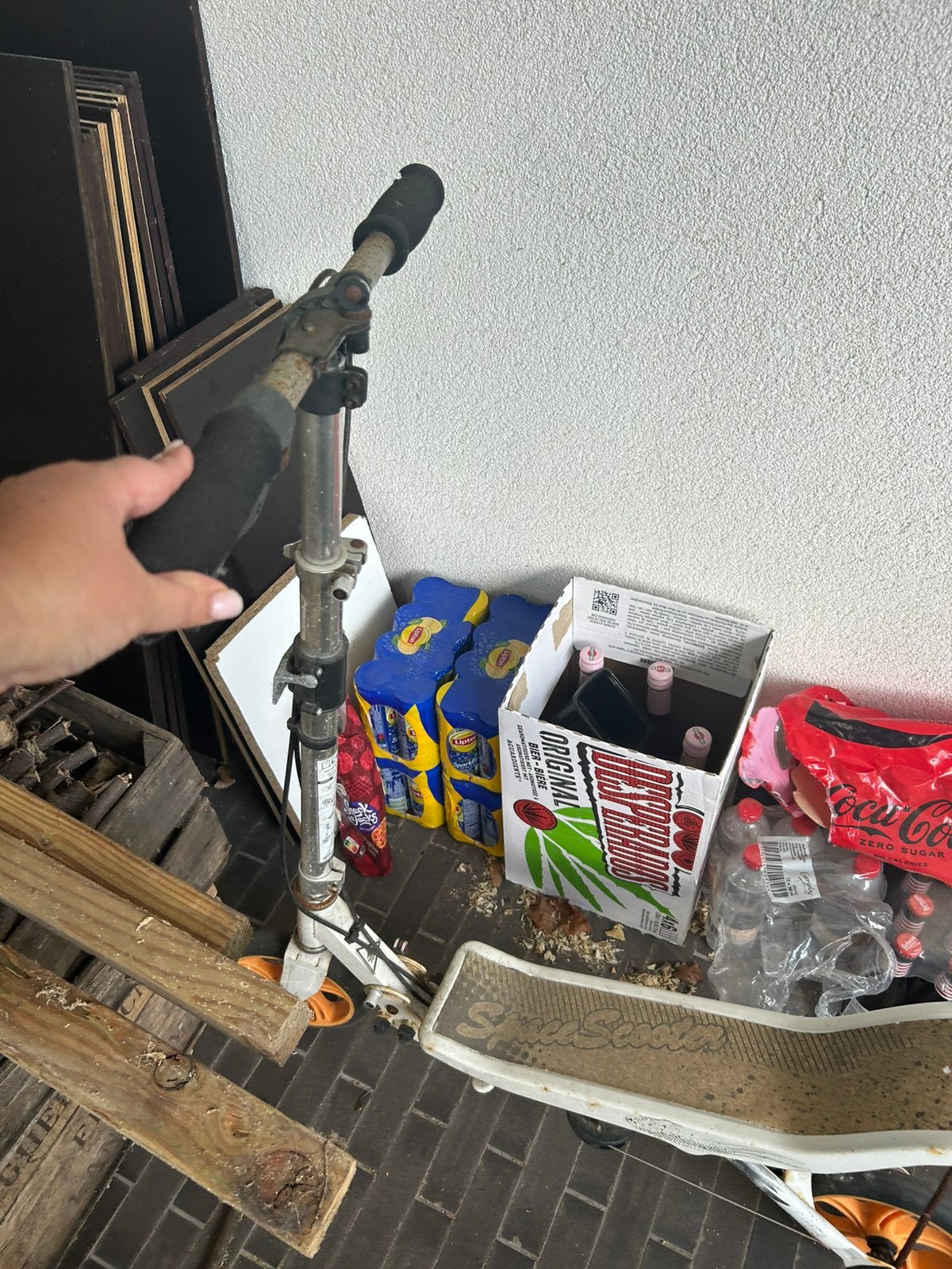 Space scooter, Enlèvement