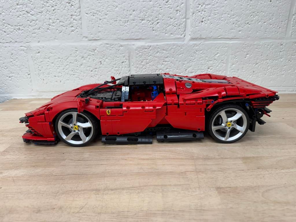LEGO Technic Ferrari Daytona SP3, Enlèvement