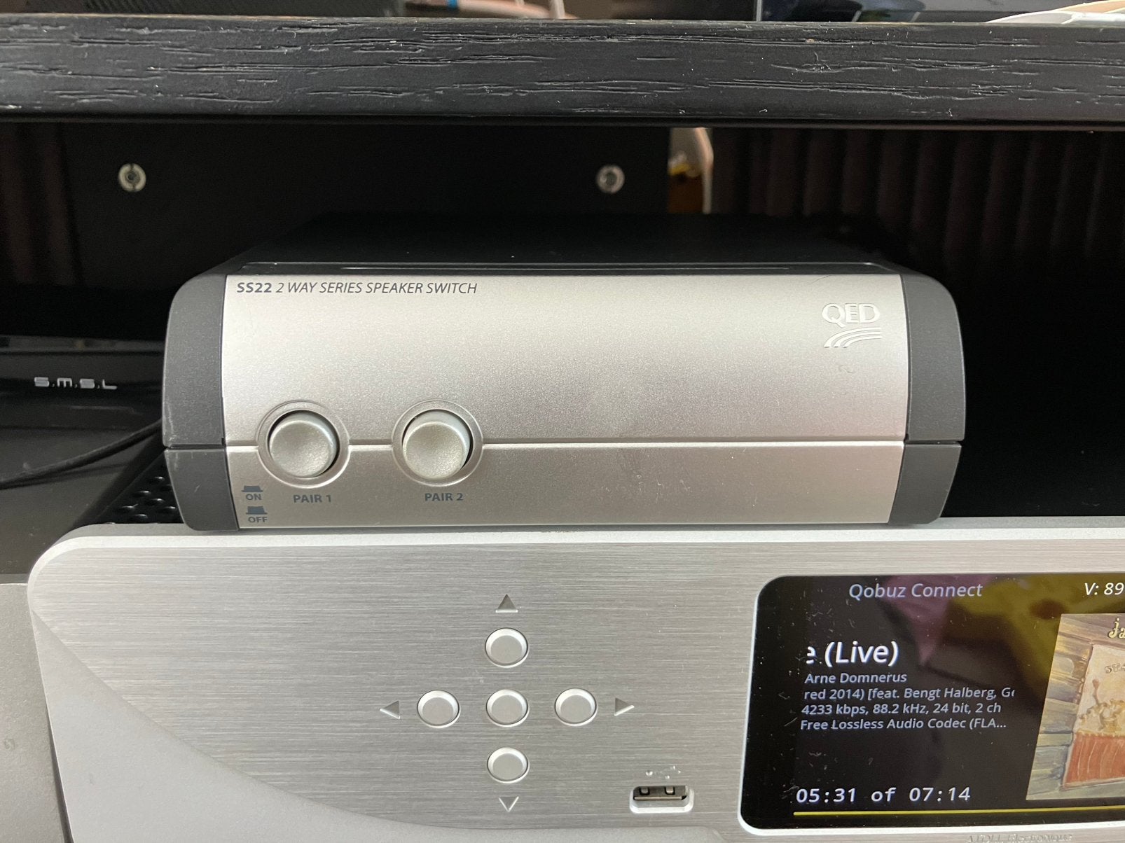 QED SS22 2-way series speaker switch box, Audio, Tv en Foto, Luidsprekerboxen, Overige merken, Gebruikt, Ophalen of Verzenden
