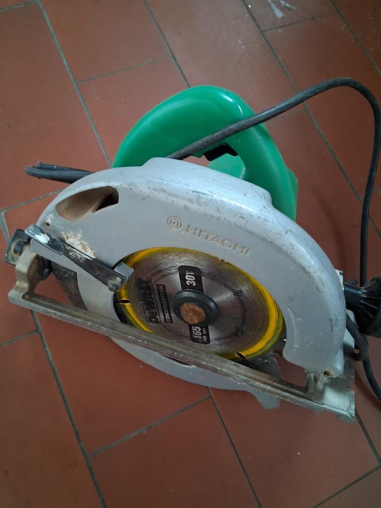 Cirkelzaag met extra nieuwe zaagbladen, Doe-het-zelf en Bouw, Gereedschap | Zaagmachines, Ophalen, Cirkelzaag