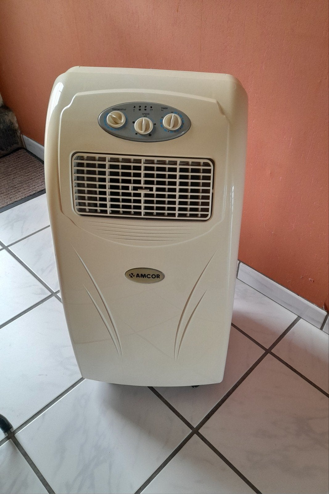 Climatiseur sur roulettes Amcor avec minuterie, Comme neuf, Minuterie, Refroidissement et Déshumidification, Moins de 60 m³