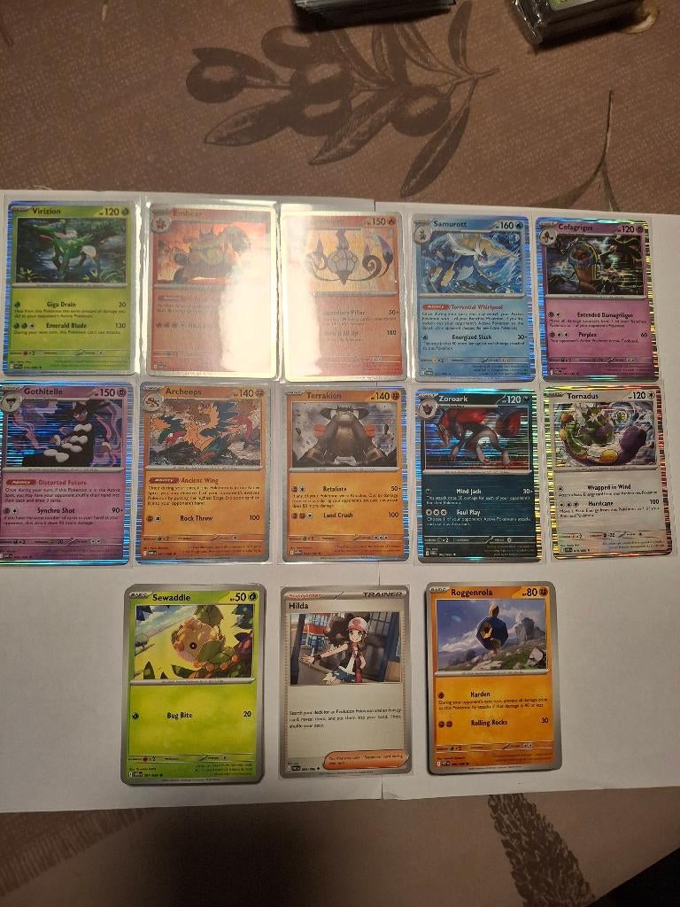 Pokémon WHT - Complete Base Set (C/U/R) - Bulk, Hobby en Vrije tijd, Verzamelkaartspellen | Pokémon, Ophalen of Verzenden, Zo goed als nieuw