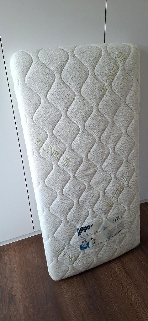 Matras kinderbed. Met topper en hoeslakens.Als nieuw, Ophalen, Zo goed als nieuw, Matras, Overige maten