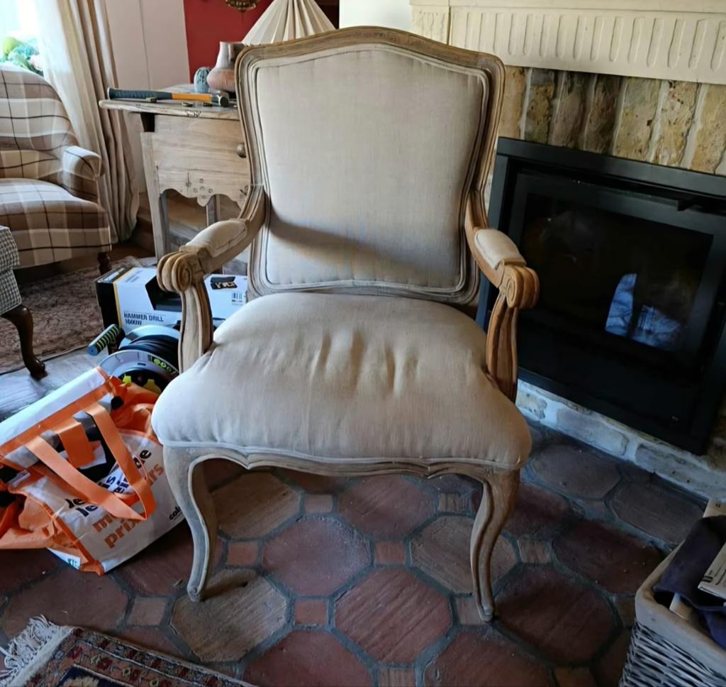 ​Fauteuil de style Louis XV, Enlèvement