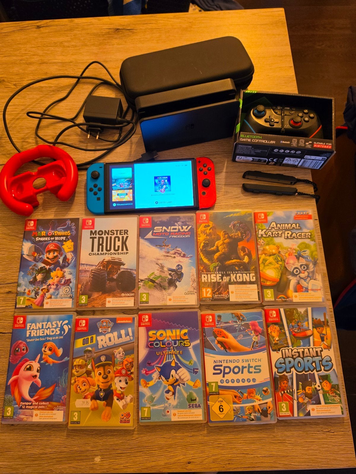 Switch OLED, Games en Spelcomputers, Met games, Zo goed als nieuw, Met 3 controllers of meer, Switch OLED