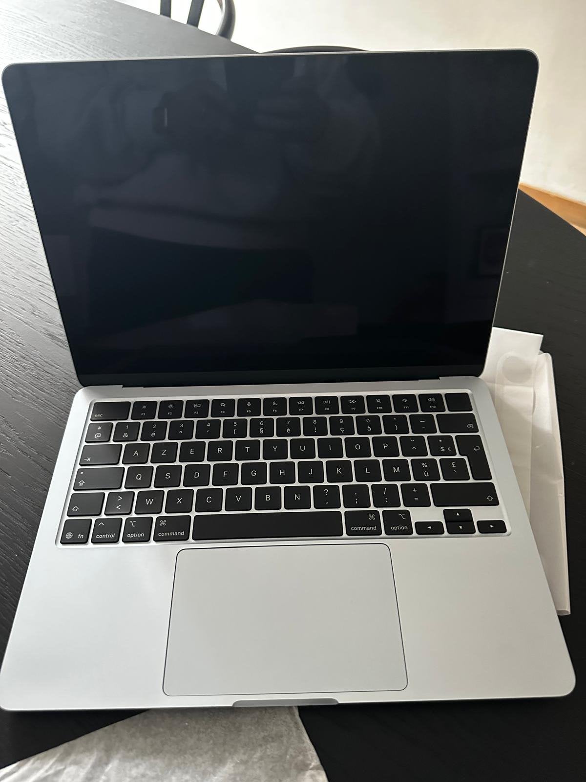 Mac Book Air 2025  nooit gebruikt - m4 13 inch -16 GB, Computers en Software, Ophalen, 256 GB, 13 inch, Nieuw
