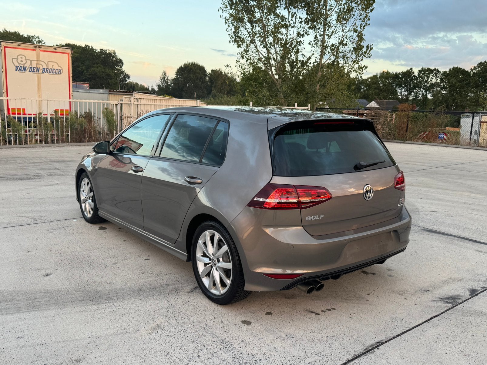 VW Golf 7 1.4 TSI Pack R-Line 2016 Gekeurd voor verkoop, Zwart, Alcantara, Bedrijf, Handgeschakeld