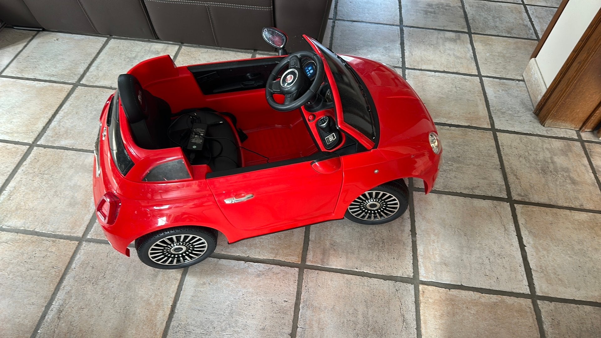 Belle voiture rouge pour enfants avec batterie, Enlèvement, Neuf