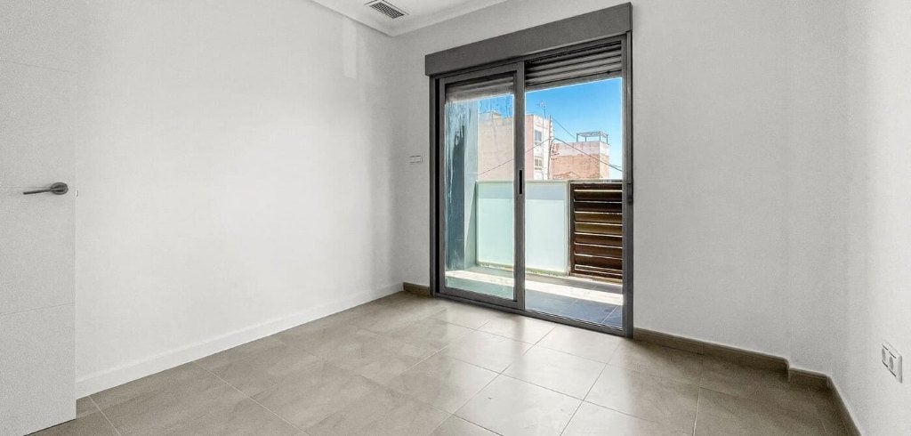 Appartement spacieux rénové (100m2) 4 lits/Torrevieja, Immo, Étranger, Ville, 4 pièces, Appartement, Espagne