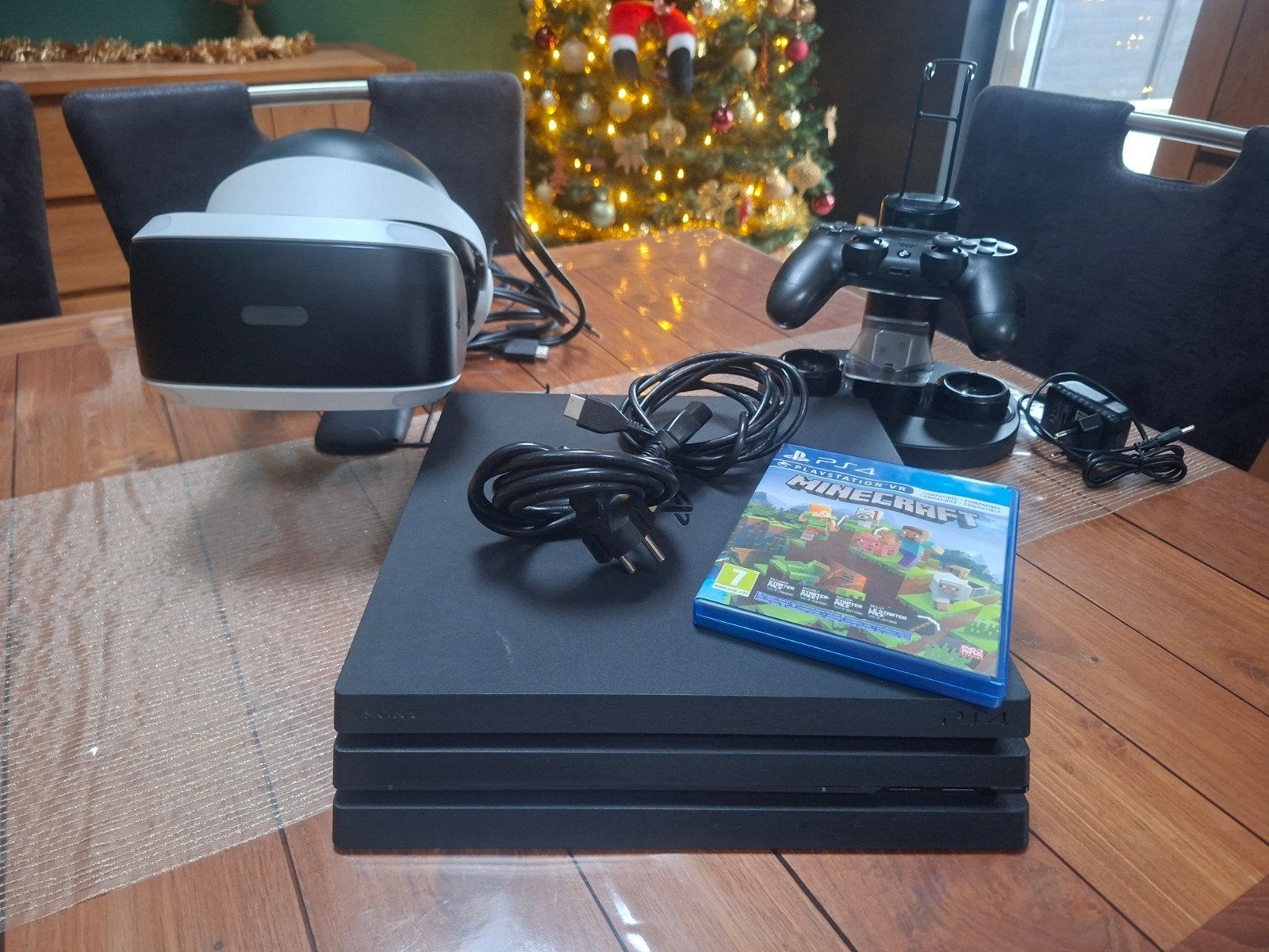 PS4 (1T) set + VR-headset + koptelefoonhouder en controllers, Ophalen