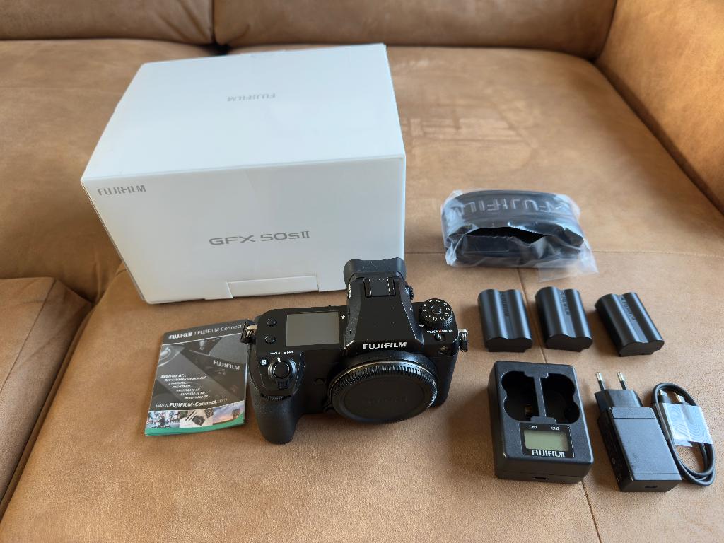 Fujifilm GFX 50S II middenformaatcamera, 3 x batterij, Enlèvement