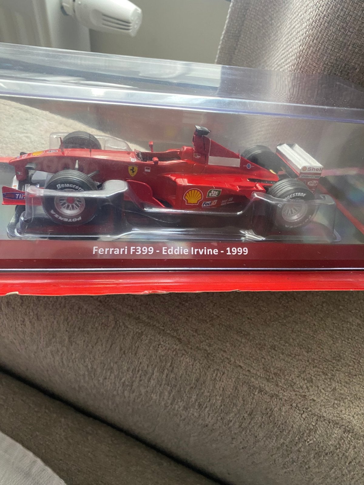 Ferrari F399 1999 eddie Irvine 1:24, Enlèvement ou Envoi, Comme neuf