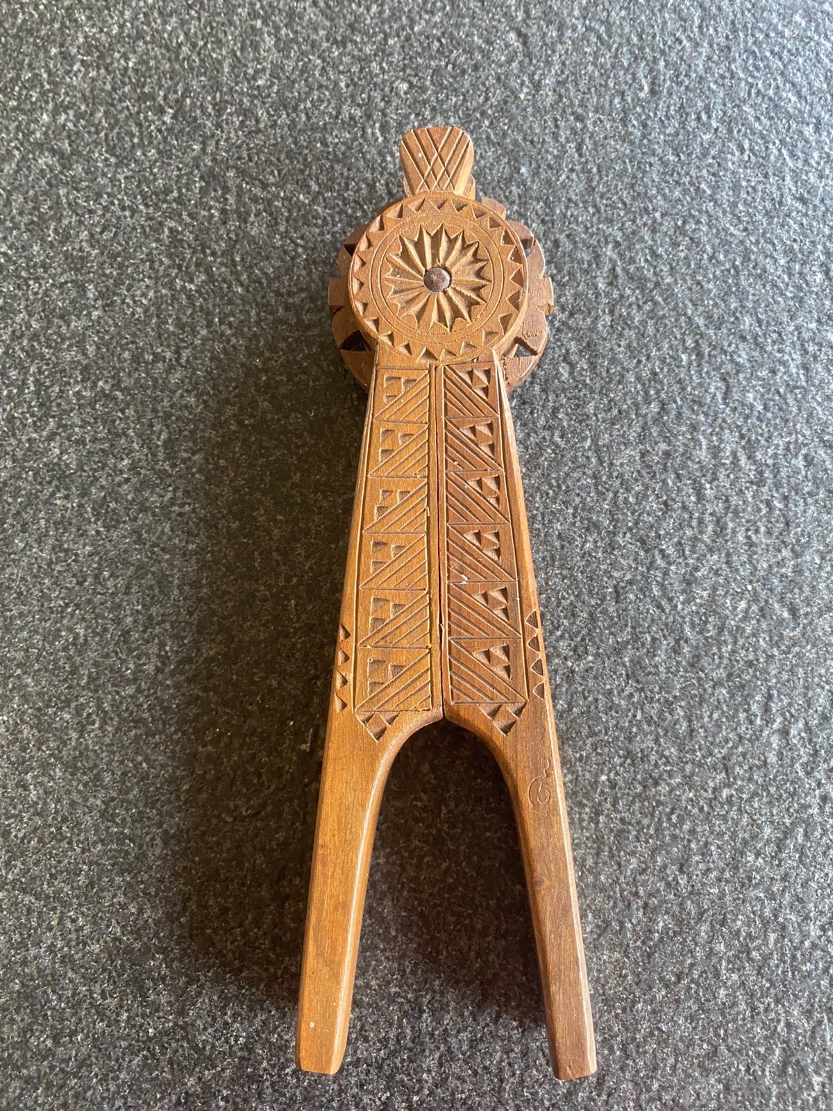 Vintage notenkraker, Ophalen