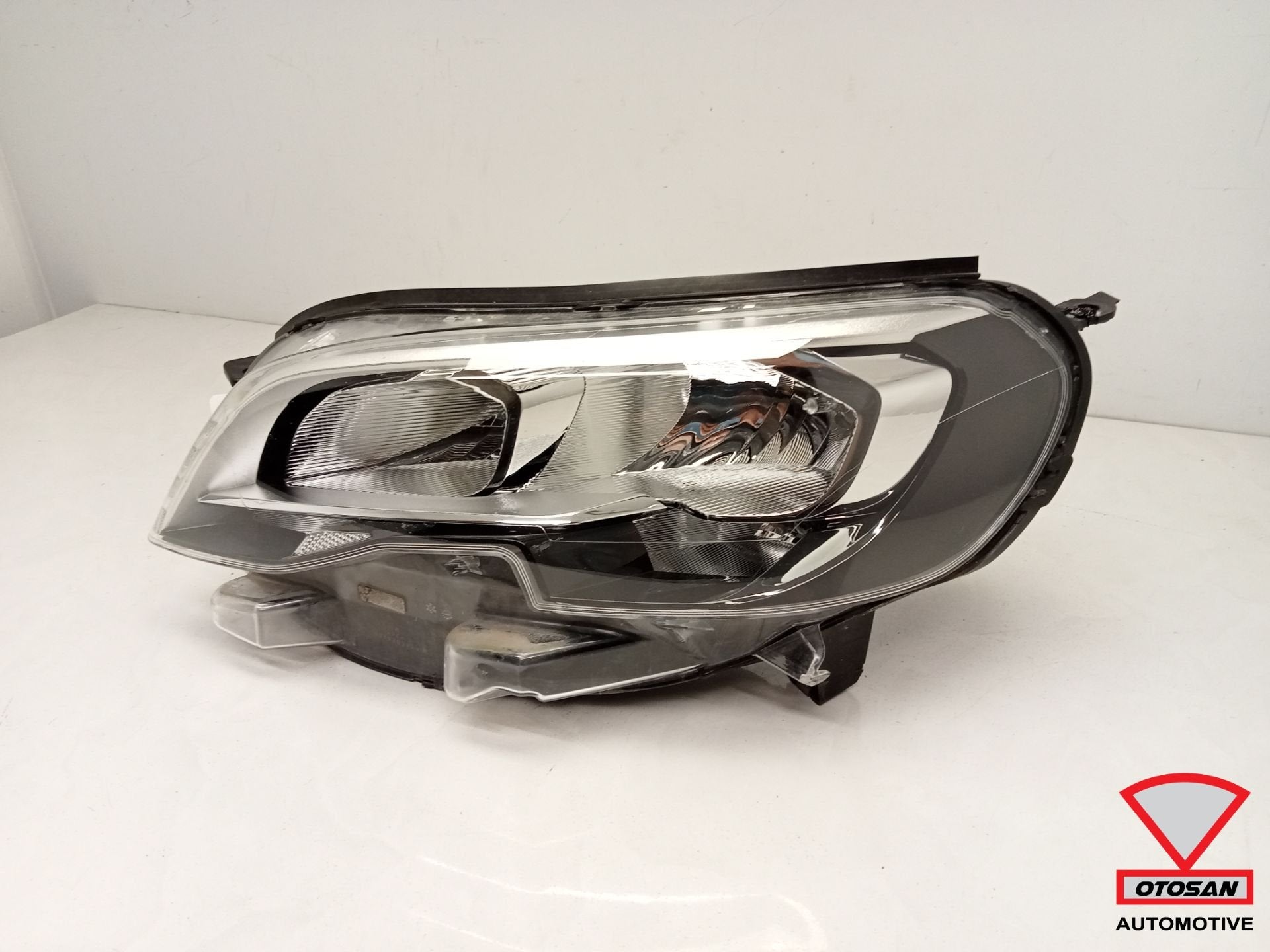 Peugeot Expert 2016+ Koplamp Links Origineel!, Taurusavenue 1
2132 LS  Hoofddorp, NL, Gebruikt, Contact.group@renault.com, Stellantis N.V.
