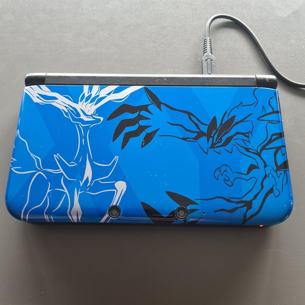 Nintendo 3DS XL Xerneas blue limited edition., Games en Spelcomputers, Ophalen of Verzenden, Zo goed als nieuw, Blauw, 3DS XL