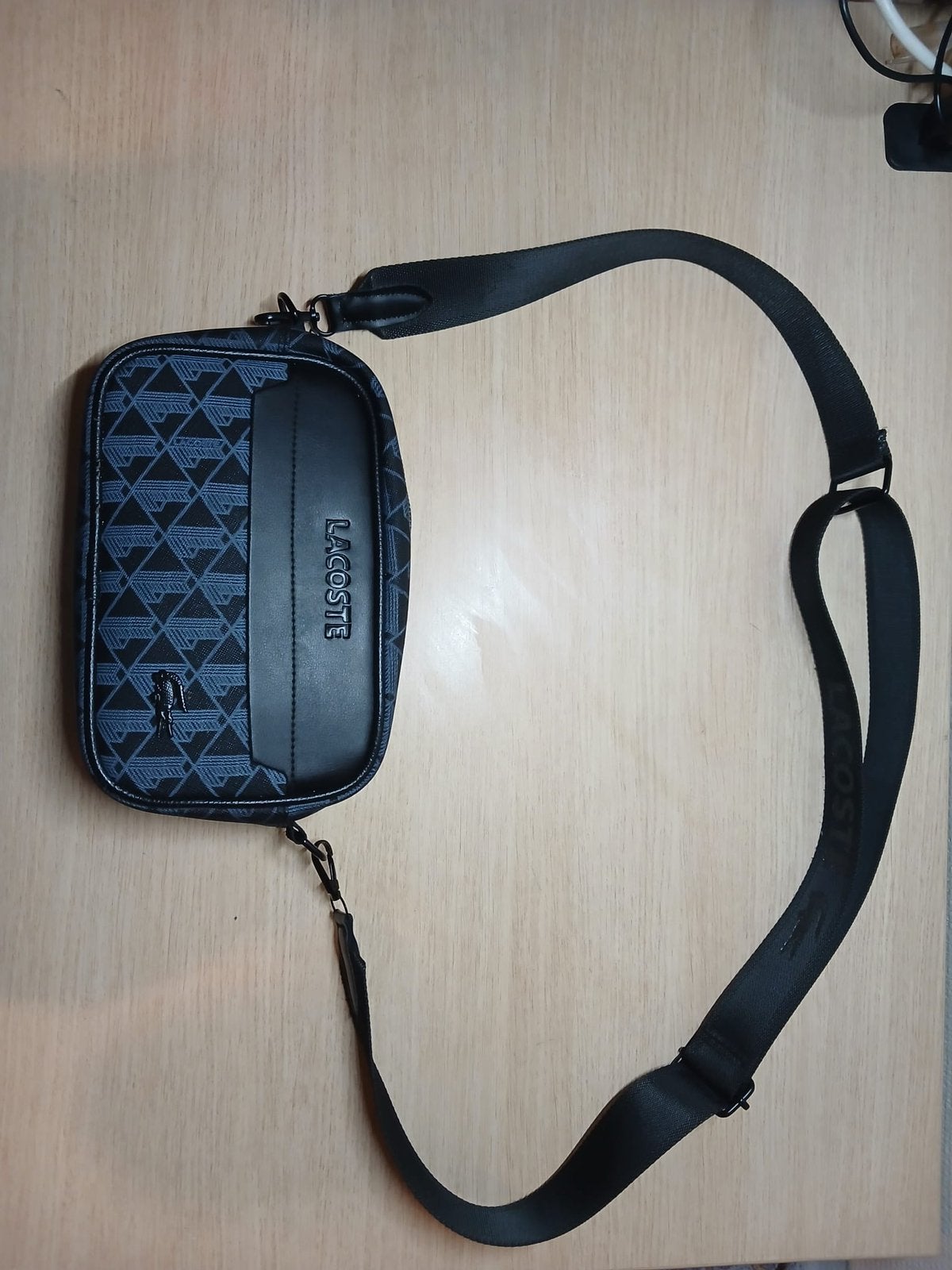 Lacoste tasje, Ophalen, Zo goed als nieuw