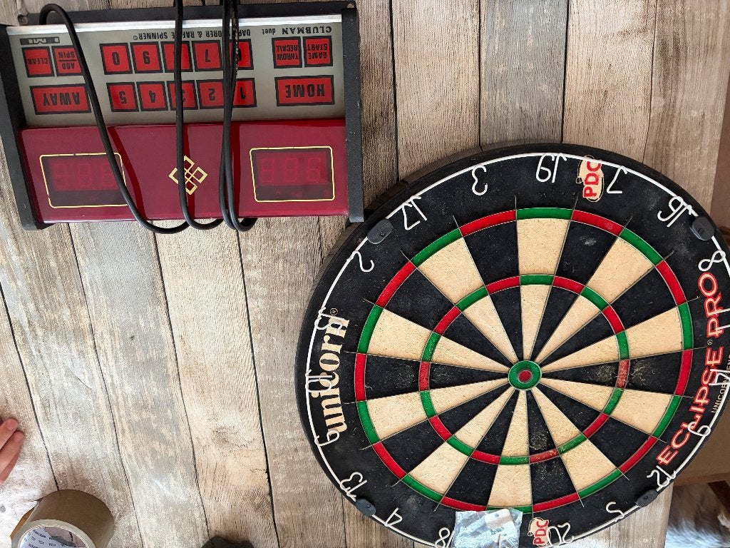 cible et compteur c est une Unicorn Eclipse Pro,flechette, Sport en Fitness, Darts, Ophalen, Gebruikt, Elektronisch
