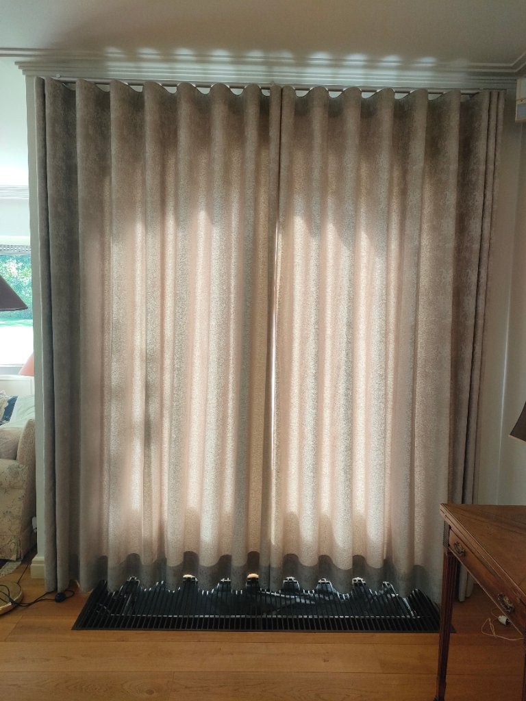 Longs rideaux taupe, Maison & Meubles, Velours, Enlèvement, Rideau, Accessoires de montage inclus