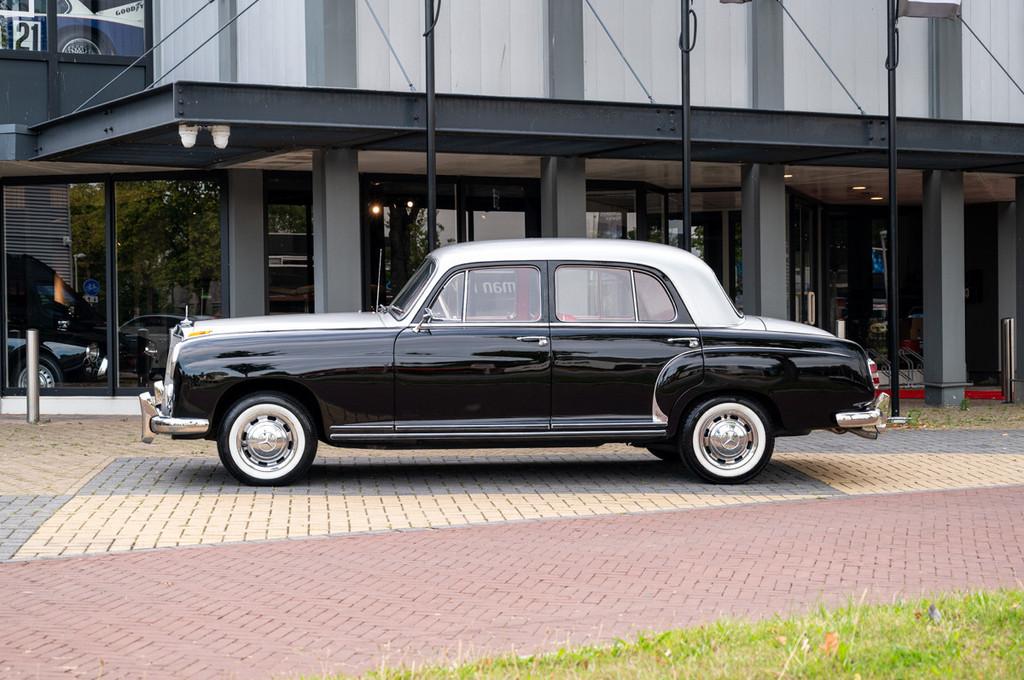 Mercedes-Benz 200-serie 220A Ponton (bj 1955), 4 deurs, 63 kW, Zwart, 86 pk