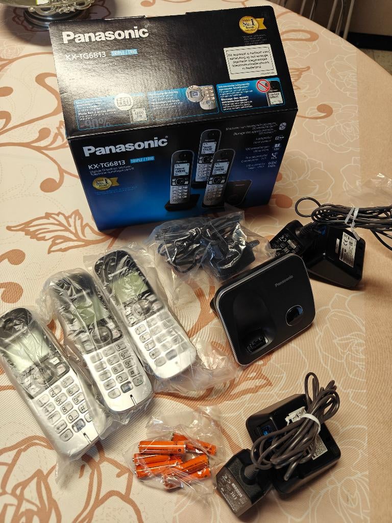 Hand telefoon 3 st. bijna nieuw tot 150 nummers opslaan., Telecommunicatie, Ophalen, Gebruikt, 3 handsets