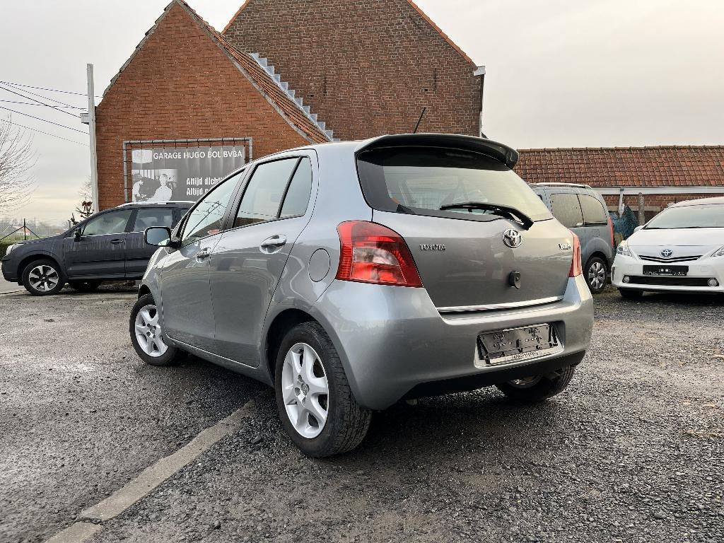 Toyota Yaris 1.3l benz SOL + waarborg, Voorwielaandrijving, Stof, 4 cilinders, Bedrijf