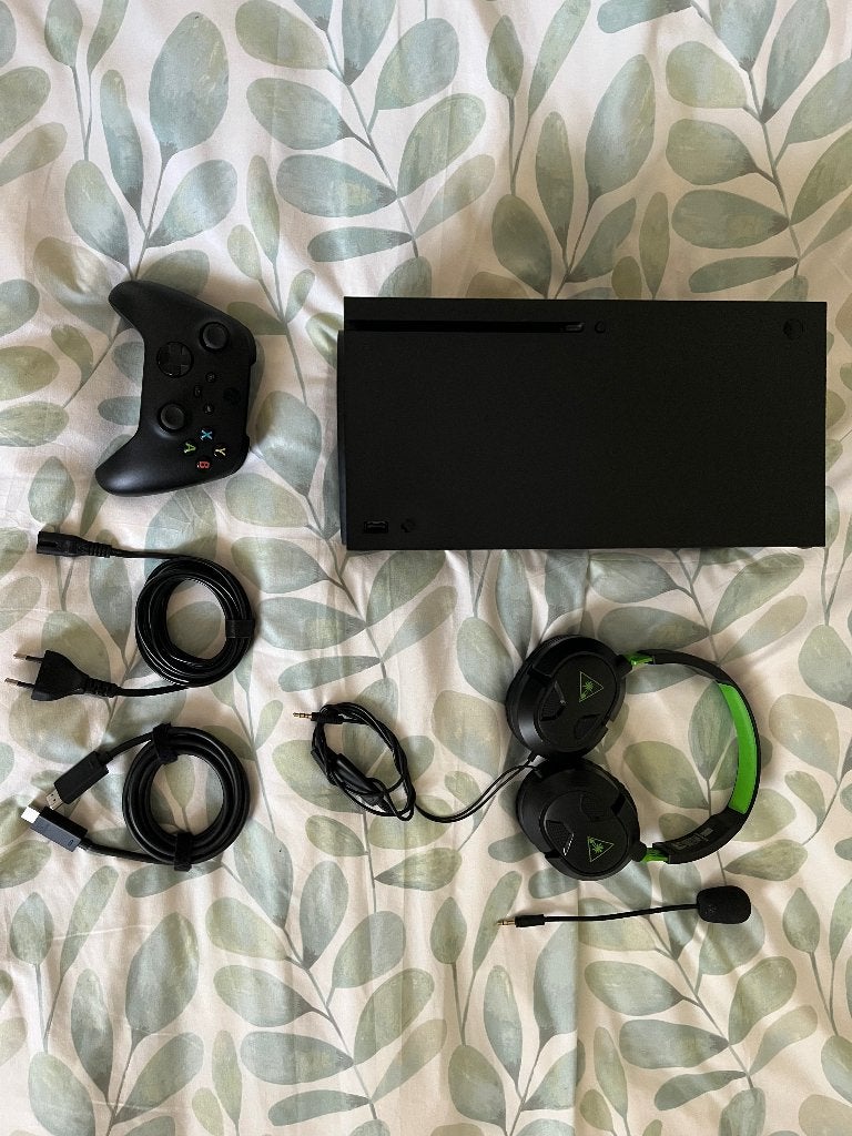 XBOX Series X 1TB + headset, Computers en Software, Overige Computers en Software, Ophalen of Verzenden, Zo goed als nieuw