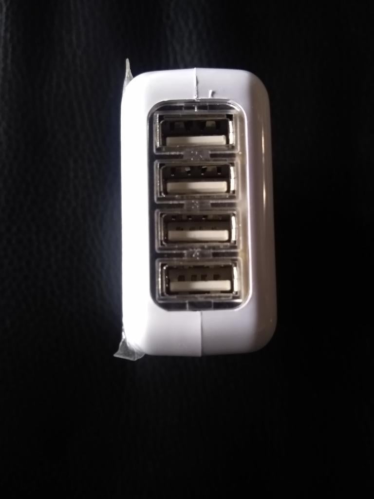 Adaptateur de voyage avec 4 ports USB - NOUVEAU, Enlèvement, Neuf