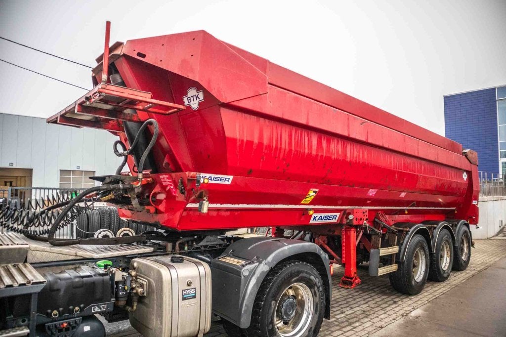 Robuste-Kaiser S3803 + HYRD DEUR-30m3, Autos, Camions, Entreprise, Achat, Remorques et Semi-remorques, Autres carburants, Rouge