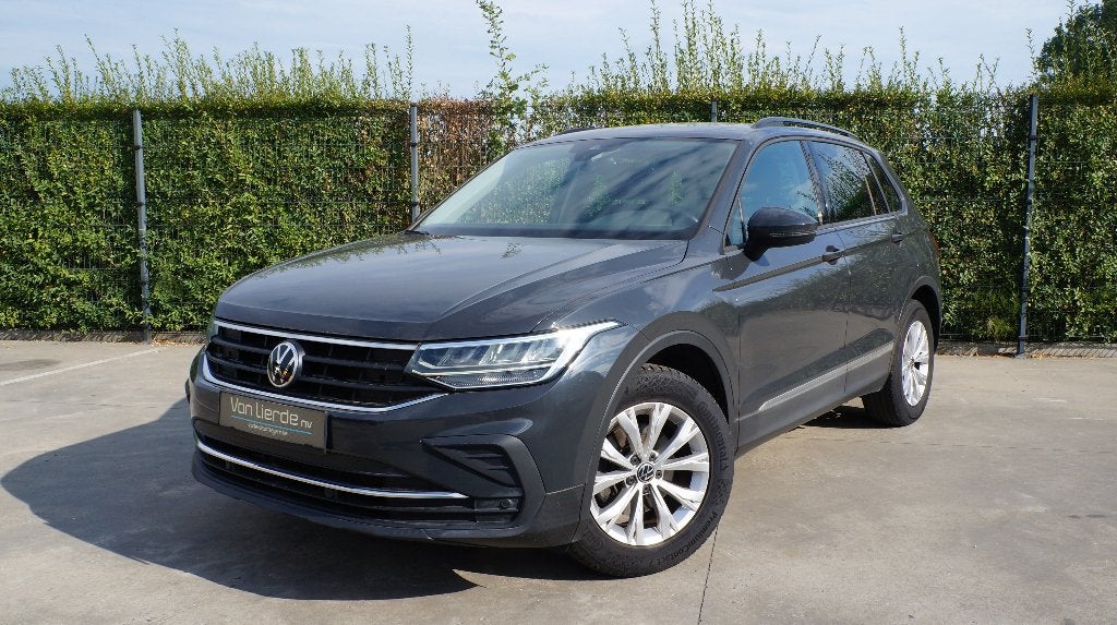 Volkswagen Tiguan 1.5 TSI 150pk Life DSG Trekhaak Camera, Autos, Volkswagen, Argent ou Gris, Achat, 1800 kg, Entreprise