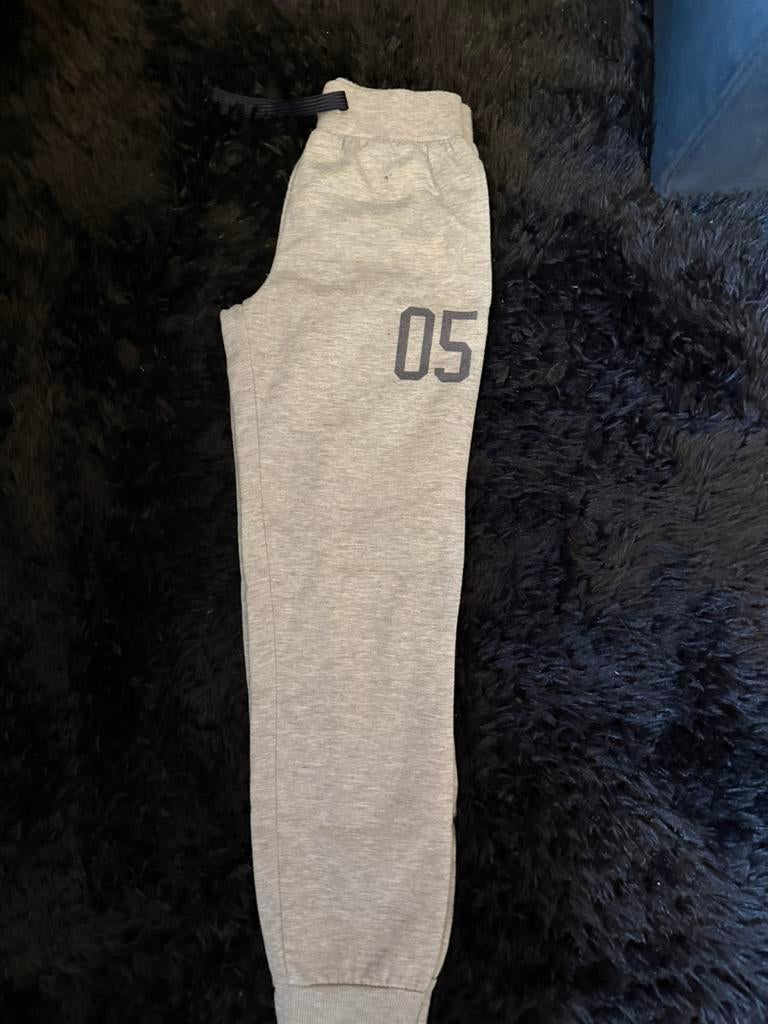 Jogging gris  pour enfant, Enlèvement, Comme neuf