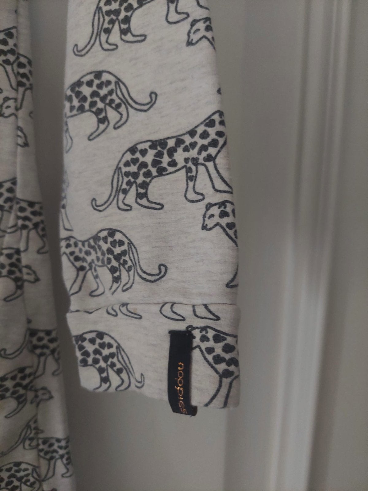 Kleedje panter print maat 122, Enfants & Bébés, Vêtements enfant | Autre, Enlèvement, Utilisé