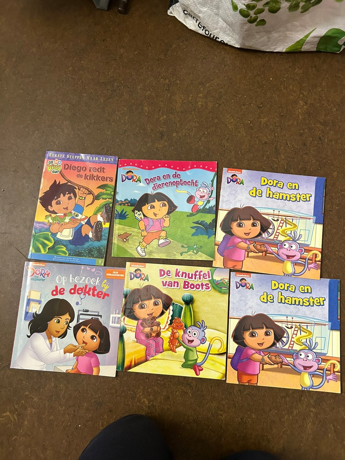 6 stuks Dora boeken, Ophalen, Zo goed als nieuw