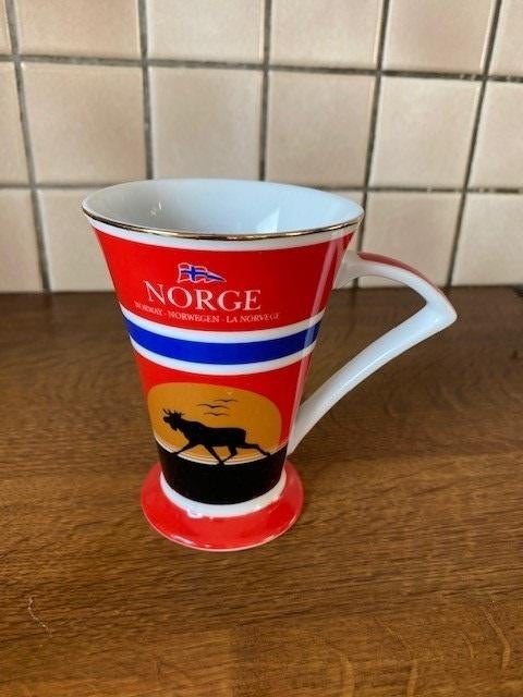 Titre avec inscription « NORGE » (Norvège) — Nouveau !, Enlèvement ou Envoi, Neuf, Porcelaine, Tasse(s) et/ou soucoupe(s)