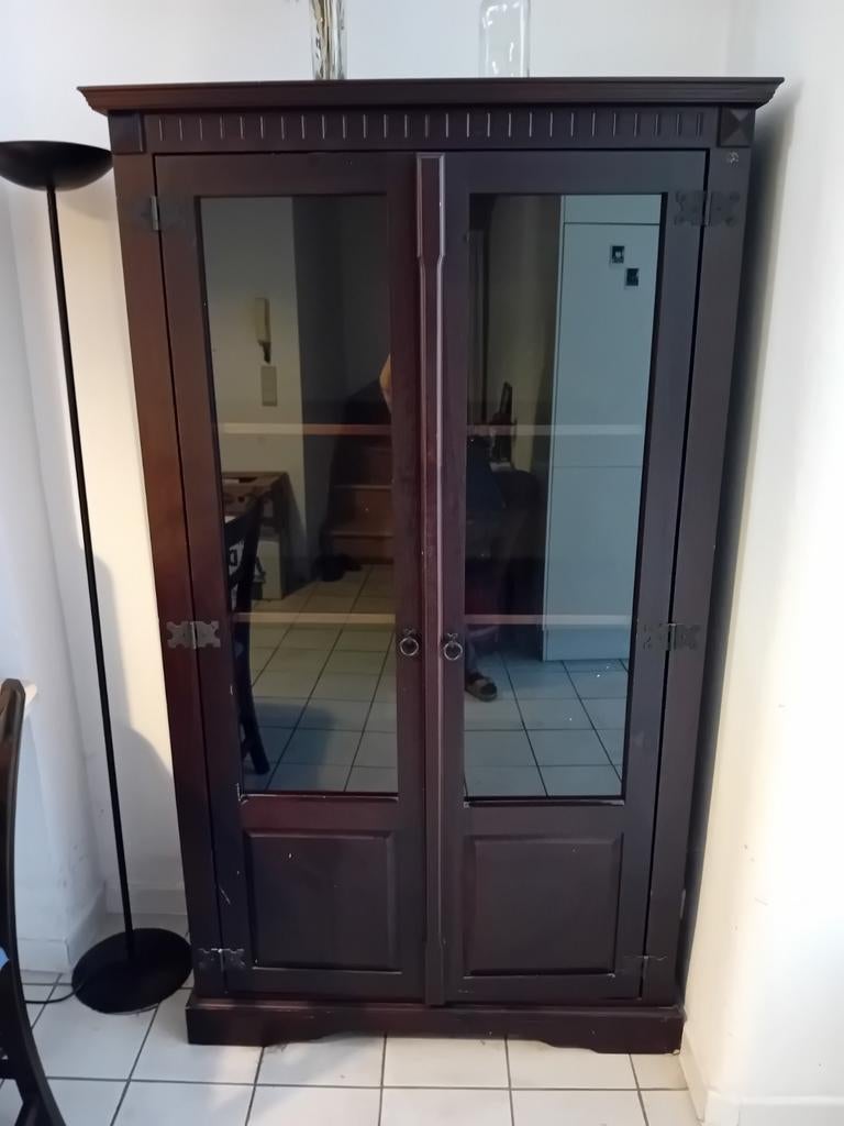 Geef geglazuurde houten meubels, Ophalen