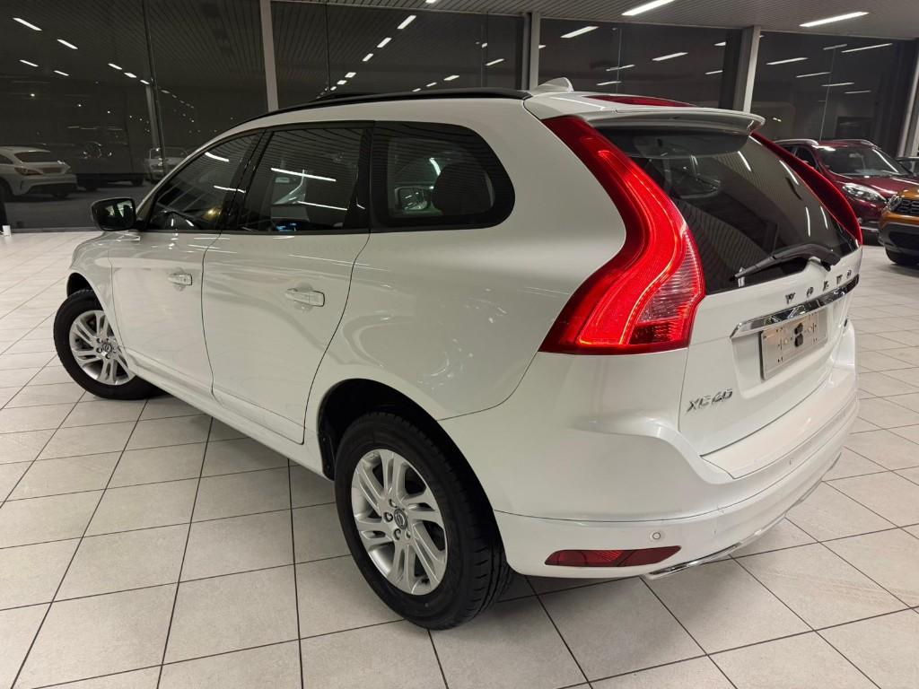 Volvo XC60 D4 2.0D 133kW Euro 6b Année 2015,105.000km, Autos, Cuir, Achat, Euro 6, Entreprise