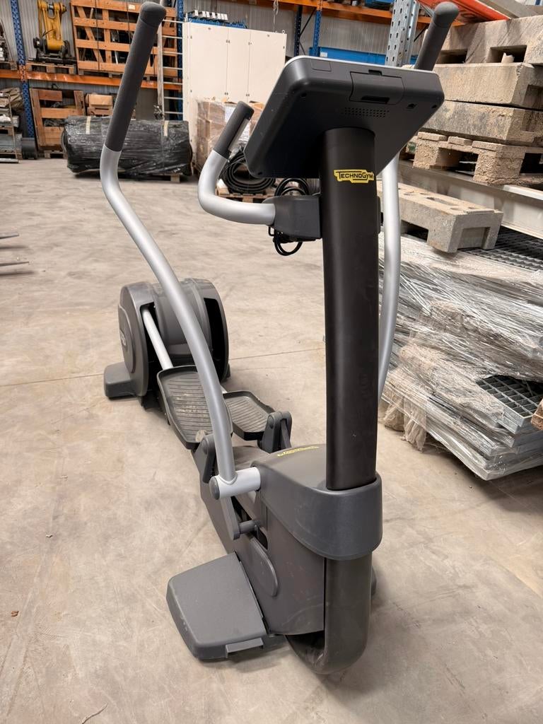 Technogym crosstrainer, Ophalen, Zo goed als nieuw