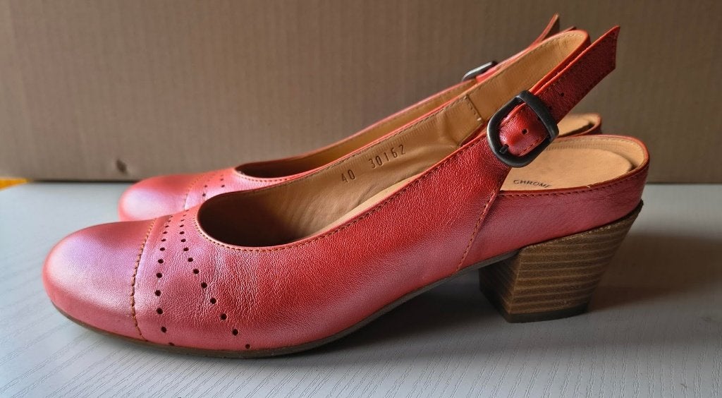Tapeade Rode Leren Slingback Pumps – Maat 40, Pumps, Ophalen of Verzenden, Tape, Gedragen