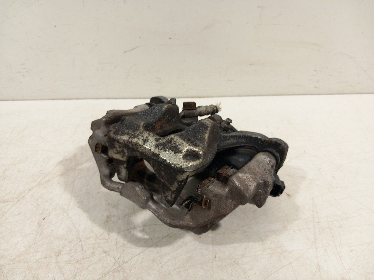 Remklauw rechts achter Suzuki Swace, Onderdelen@venauto.nl, Van der Ven Autorecycling B.V., Ettenseweg 76, 4706 PB Roosendaal, The Netherlands