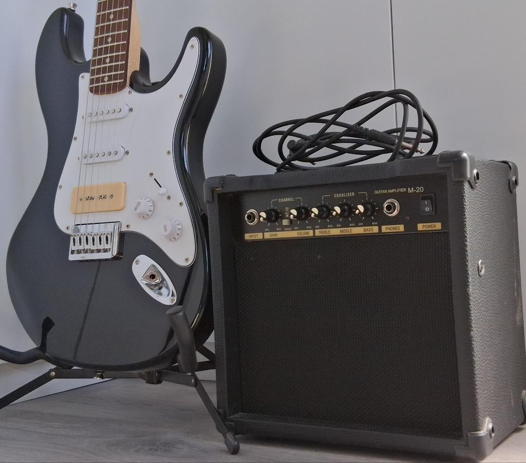 Customized P90 strat + versterker, staander, hoes & kabel, Musique & Instruments, Instruments à corde | Guitares | Électriques