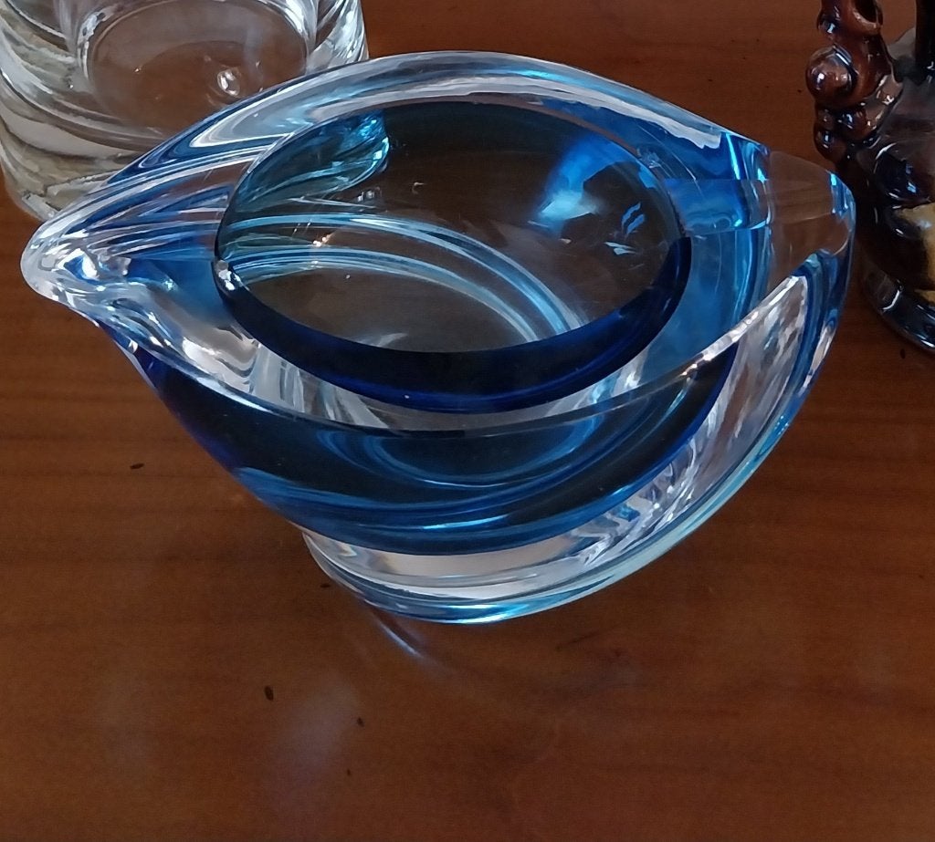 Zware design glazen asbak van helder en blauw glas, Ophalen