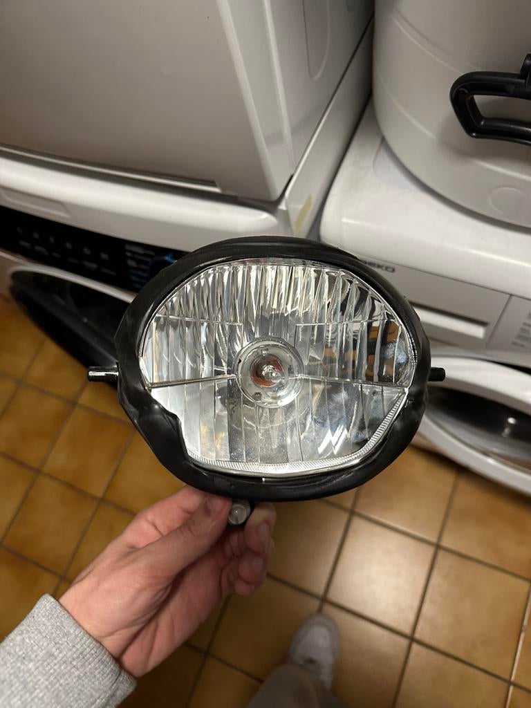 Piaggo zip lamp en unit ervan, Ophalen