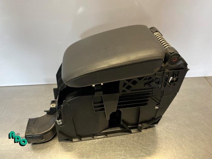 Armleuning van een Volkswagen Golf (Golf 04-), Auto-onderdelen, Gebruikt, -, Volkswagen, -
