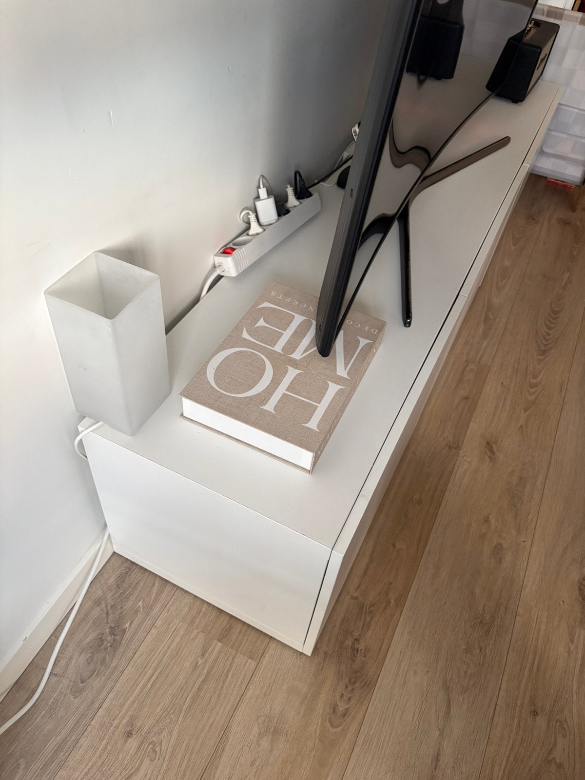 BESTÅ Banc TV avec portes, blanc, 180x42x38 cm, Enlèvement, Comme neuf