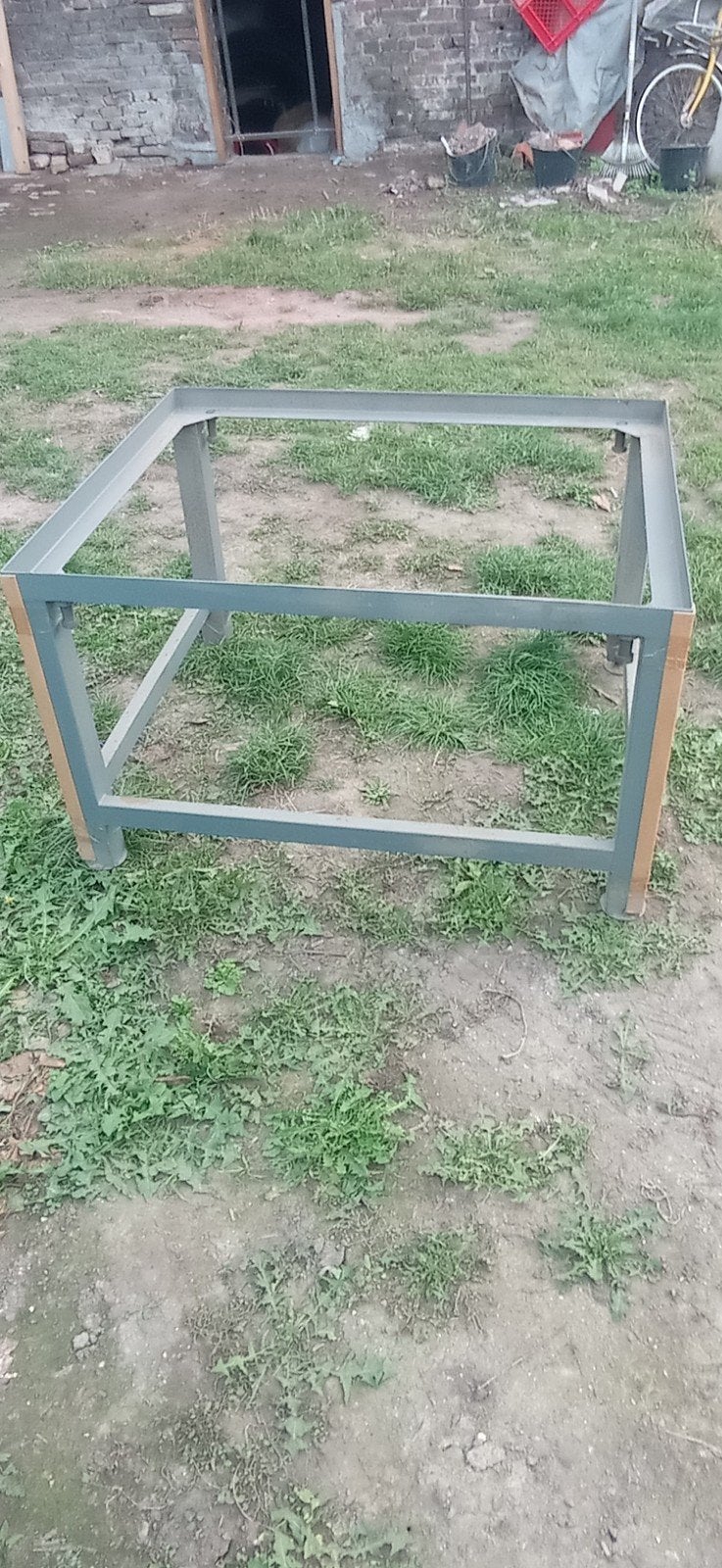 table en métal pour poser une machine ou autre, Atelier, Enlèvement