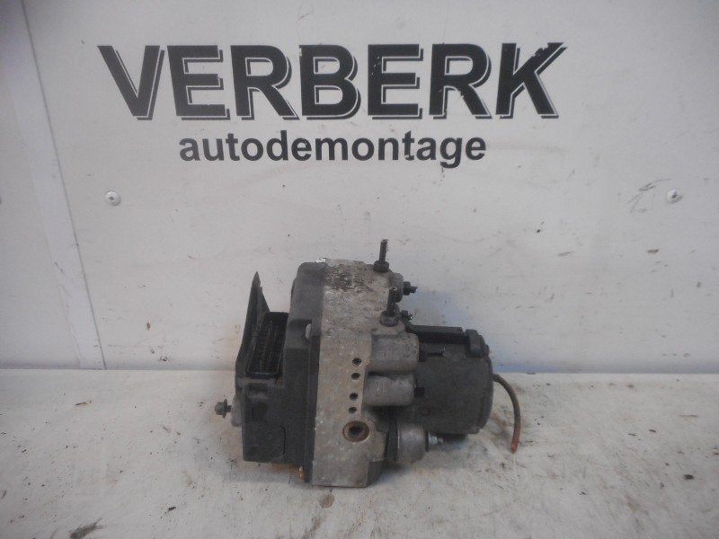 ABS POMP Audi A6 (C4) (01-1994/10-1997) (8do614111), Robert Bosch AG, Gebruikt, Audi, Robert-Bosch-Allee 1
74232  Abstatt, DE