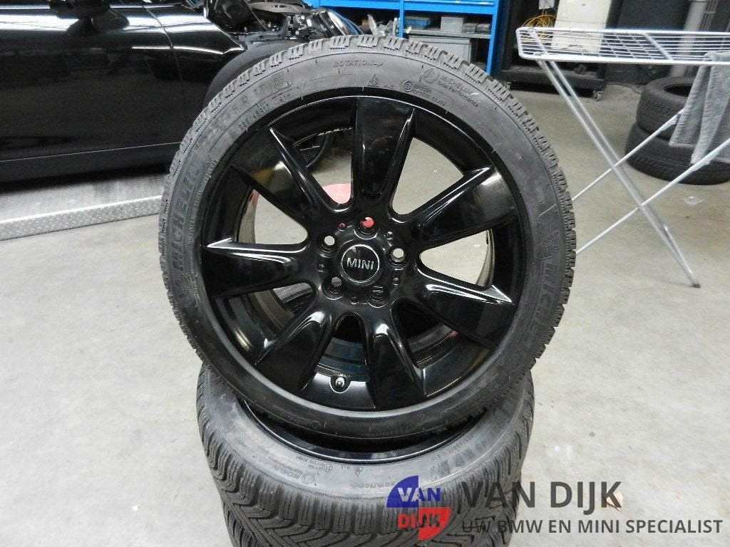 Winterbandenset origineel 17 inch voor Mini Clubman F54, Gebruikt, -, -, Banden en Velgen