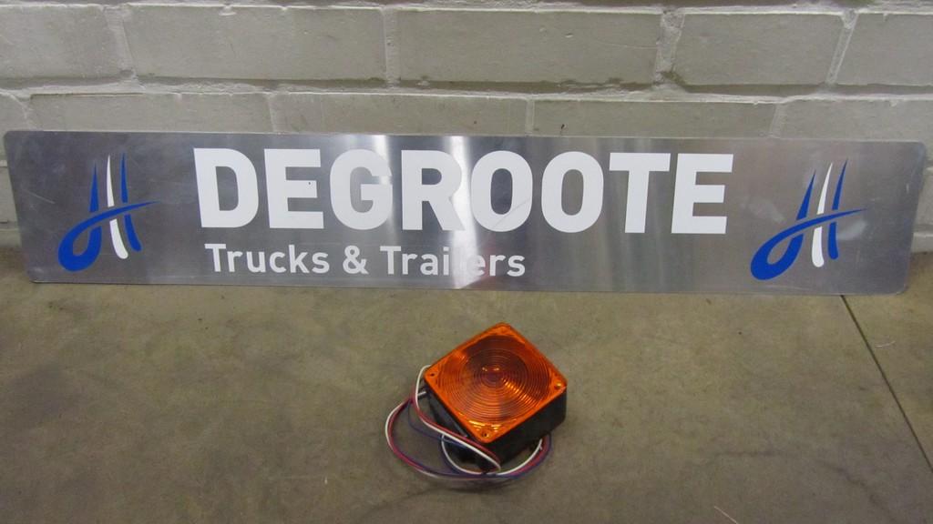 Pinker Plastiek 84101-0074 USA Volvo White, Gebruikt, Volvo, Verlichting