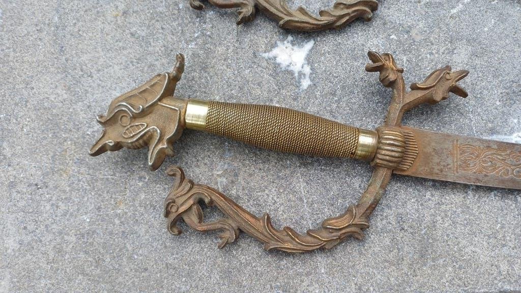 Sabel drakenkop, Ophalen, Landmacht, Zwaard of Sabel