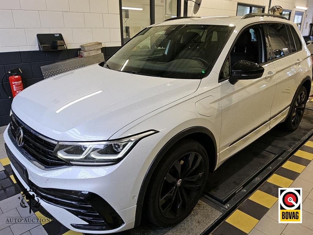 Volkswagen Tiguan 1.4 TSI eHybrid 2x R-Line 245PK | Panodak, Automaat, Adaptive Cruise Control, 34 g/km, Wit